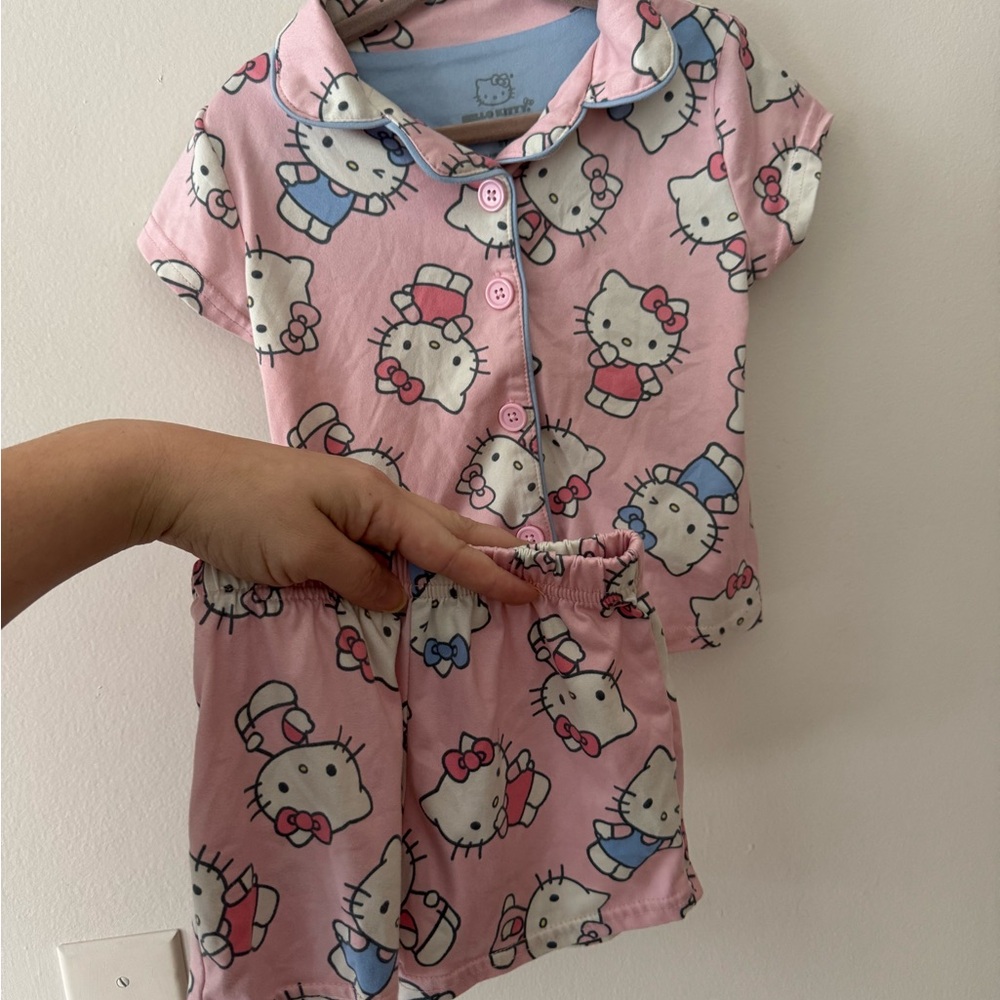 Hello Kitty 2T pajama set